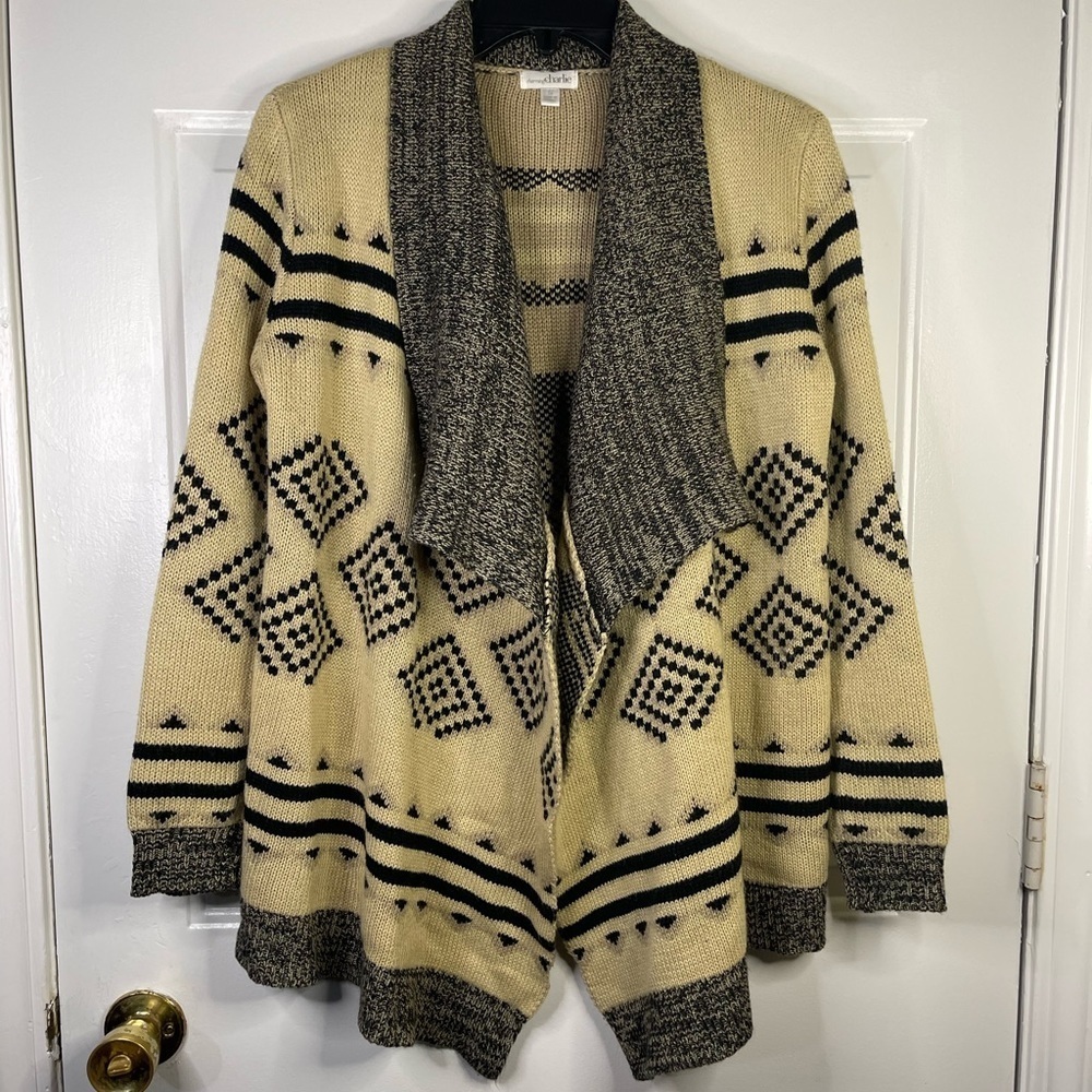 Charming Charlie long sleeve open front‎ pattern cardigan.